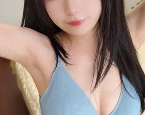 昨晚我梦到蓝色，今天迷之呆梨来更新了Blue的写真集，快快入它为主季！