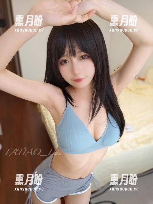 昨晚我梦到蓝色，今天迷之呆梨来更新了Blue的写真集，快快入它为主季！