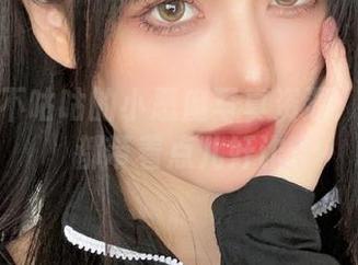 阿九从不咕咕的小恶魔写真资源：每一张都带着点儿奸诈