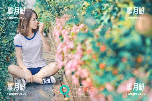 青豆客 - “施忆佳Kitty酱连体衣测评：穿上后能孔明灯飞起来吗？”原图、套图保你乐开怀