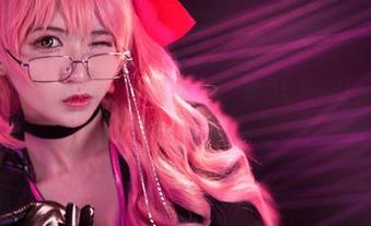 翻了翻鳗鱼霏儿的红发魔女合集，喔，果然这色调让我变得生动又狐媚