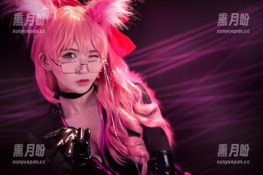 鳗鱼霏儿 翻了翻鳗鱼霏儿的红发魔女合集,喔,果然这色调让我变得生动又狐媚